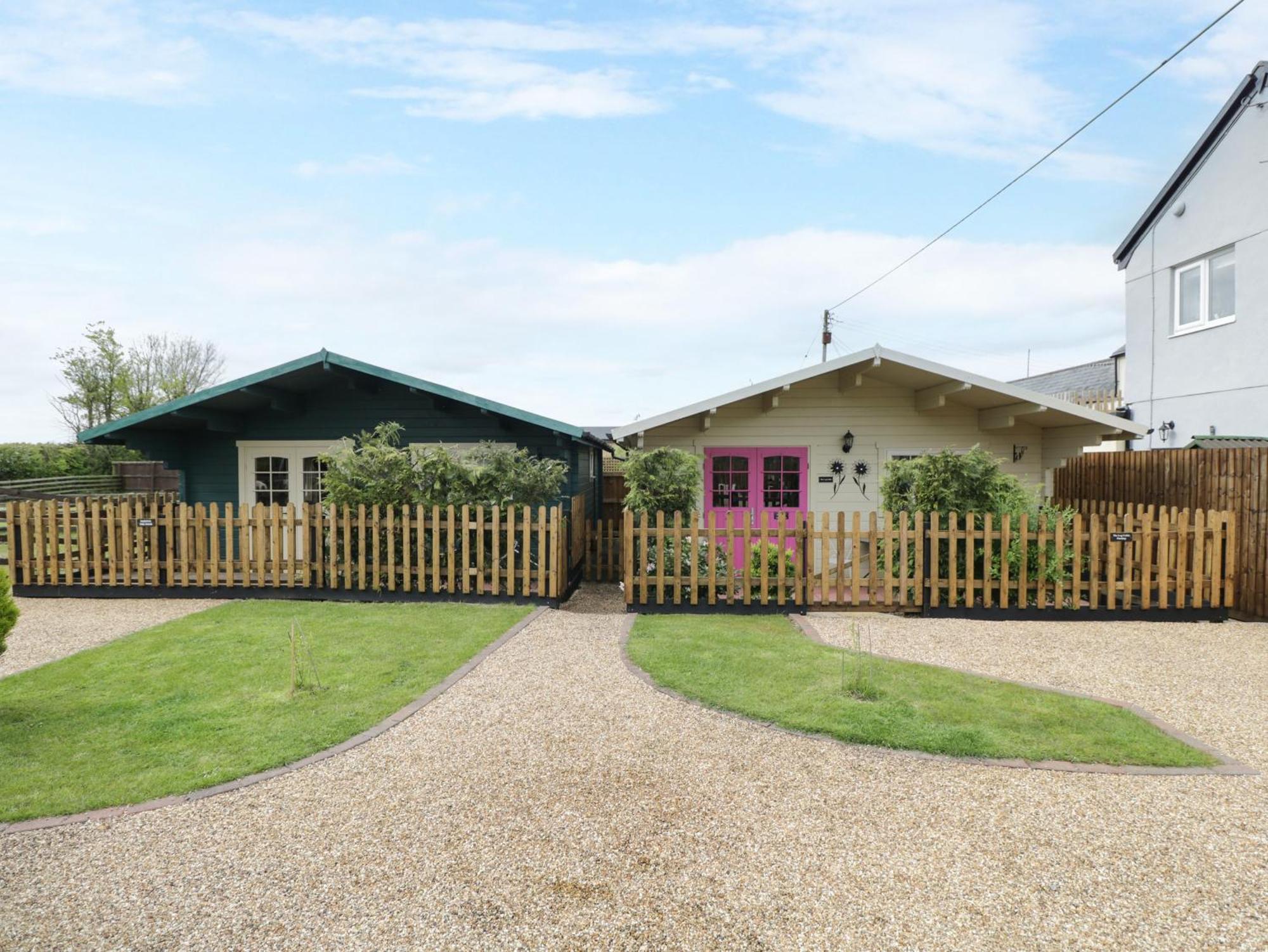The Nook Villa Swindon Bagian luar foto