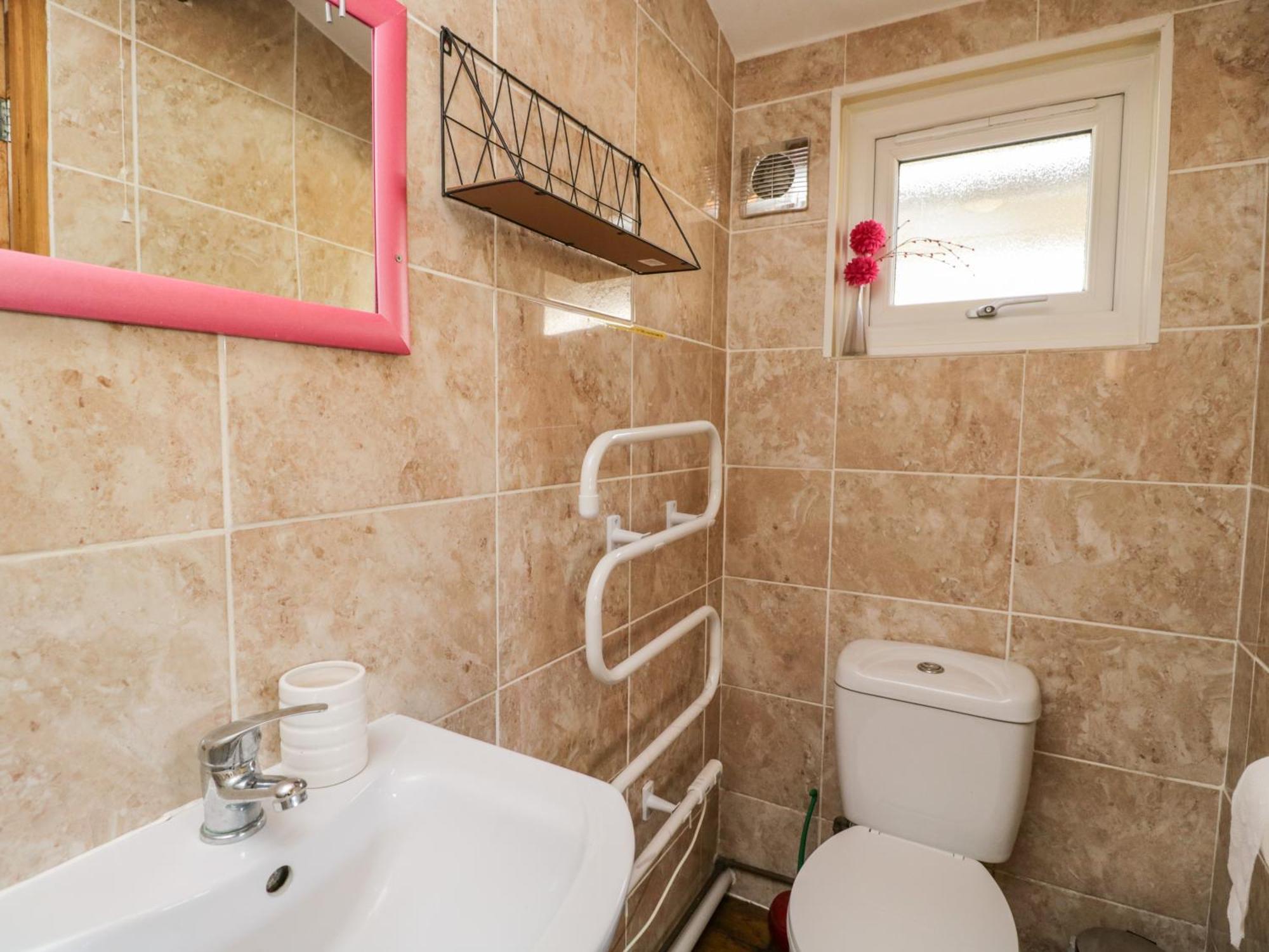 The Nook Villa Swindon Bagian luar foto