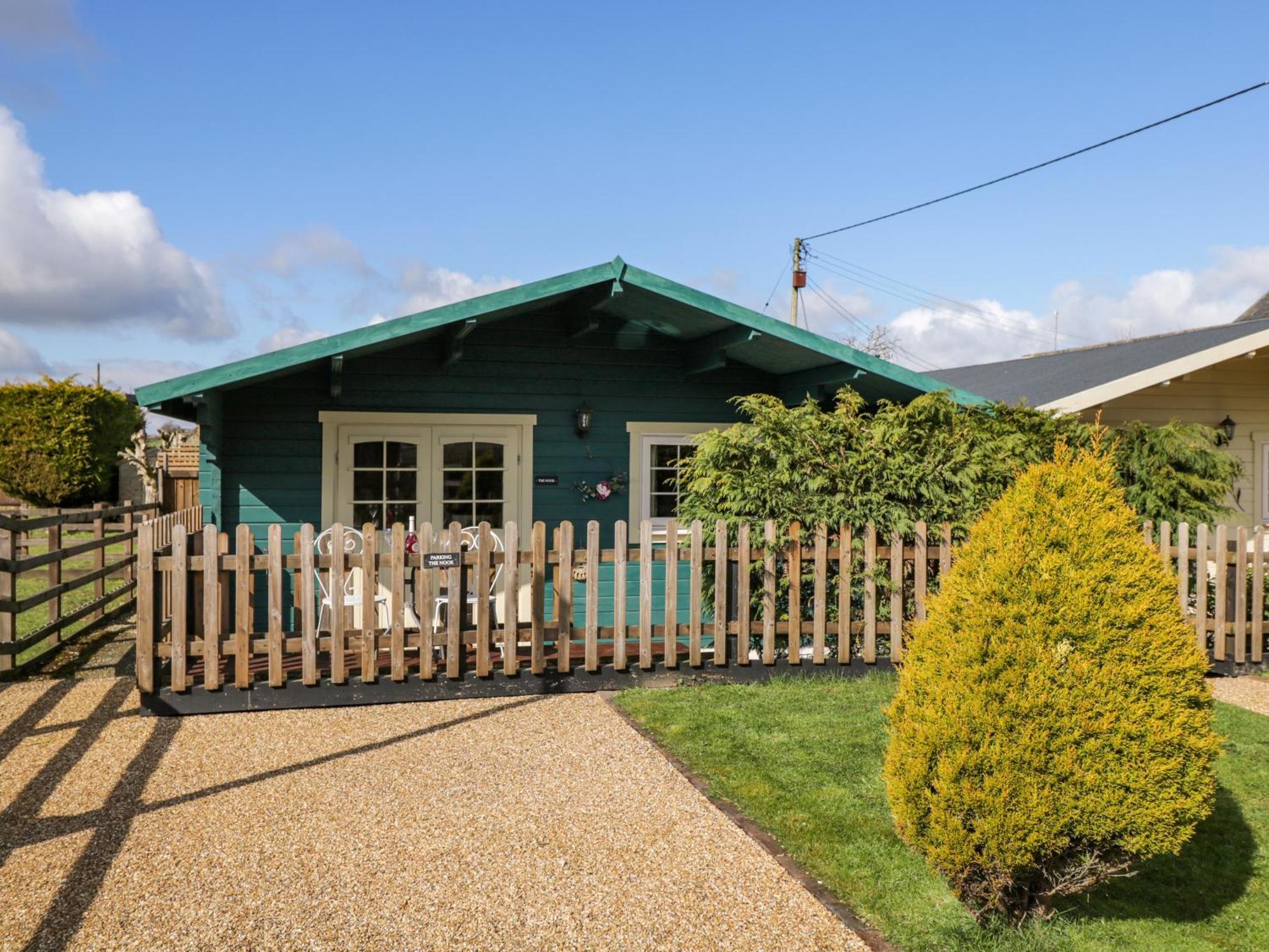 The Nook Villa Swindon Bagian luar foto