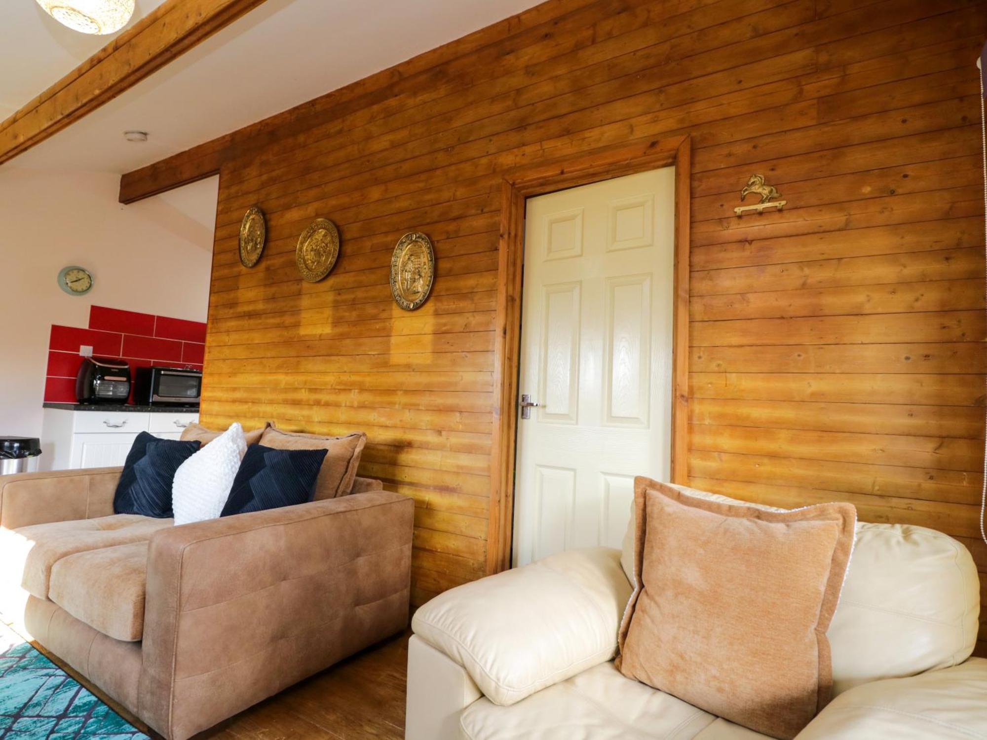 The Nook Villa Swindon Bagian luar foto