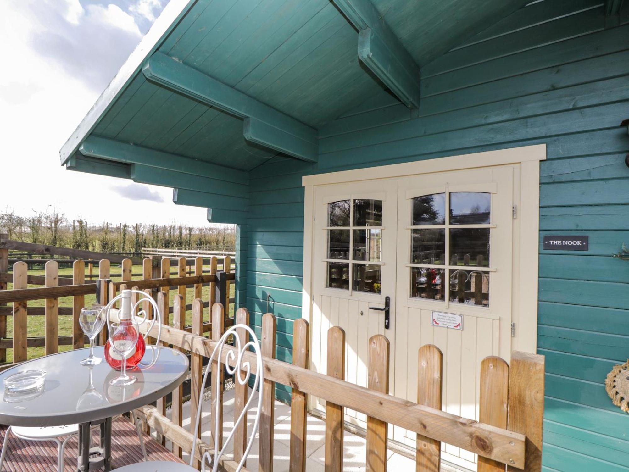The Nook Villa Swindon Bagian luar foto