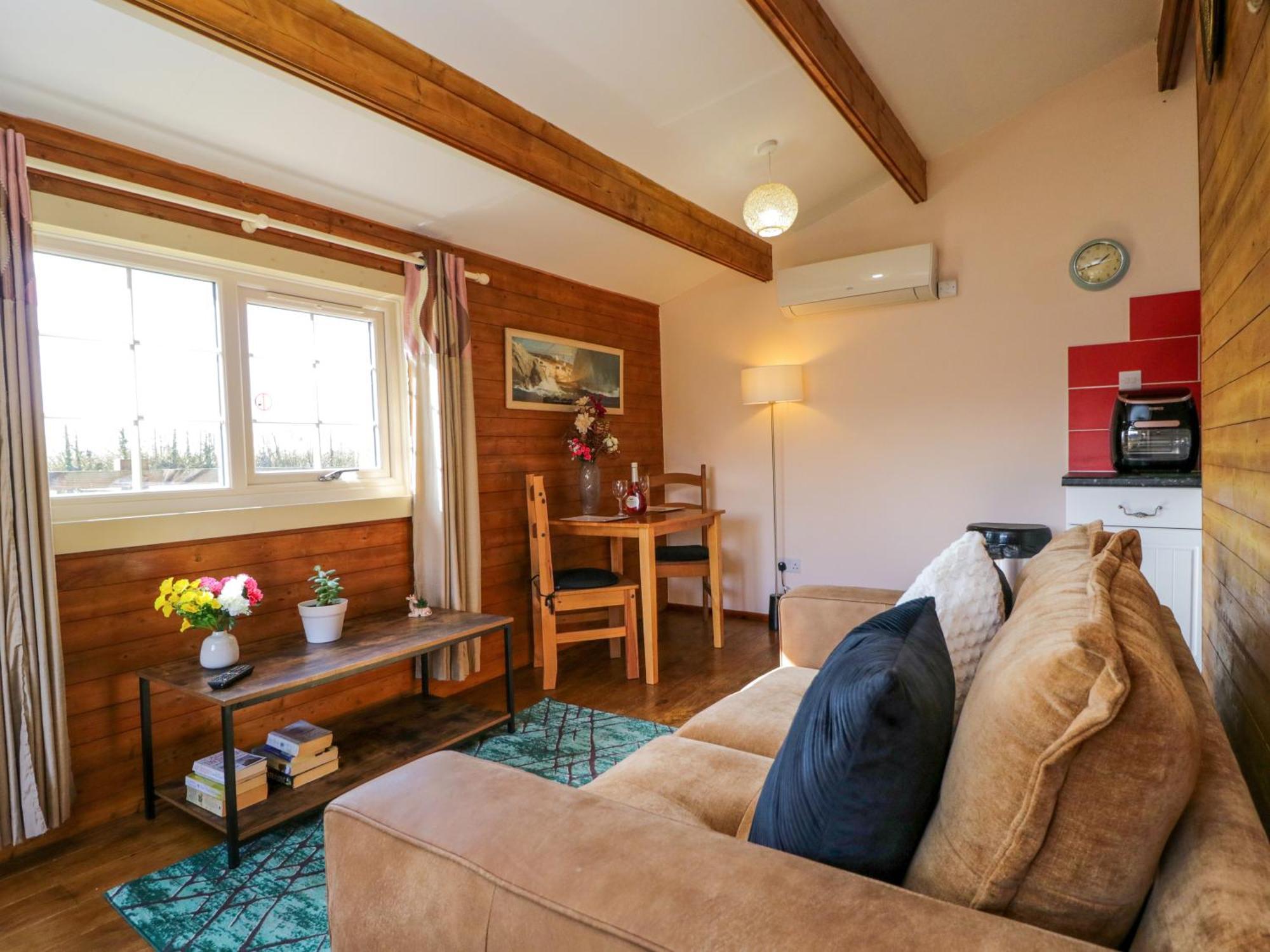 The Nook Villa Swindon Bagian luar foto