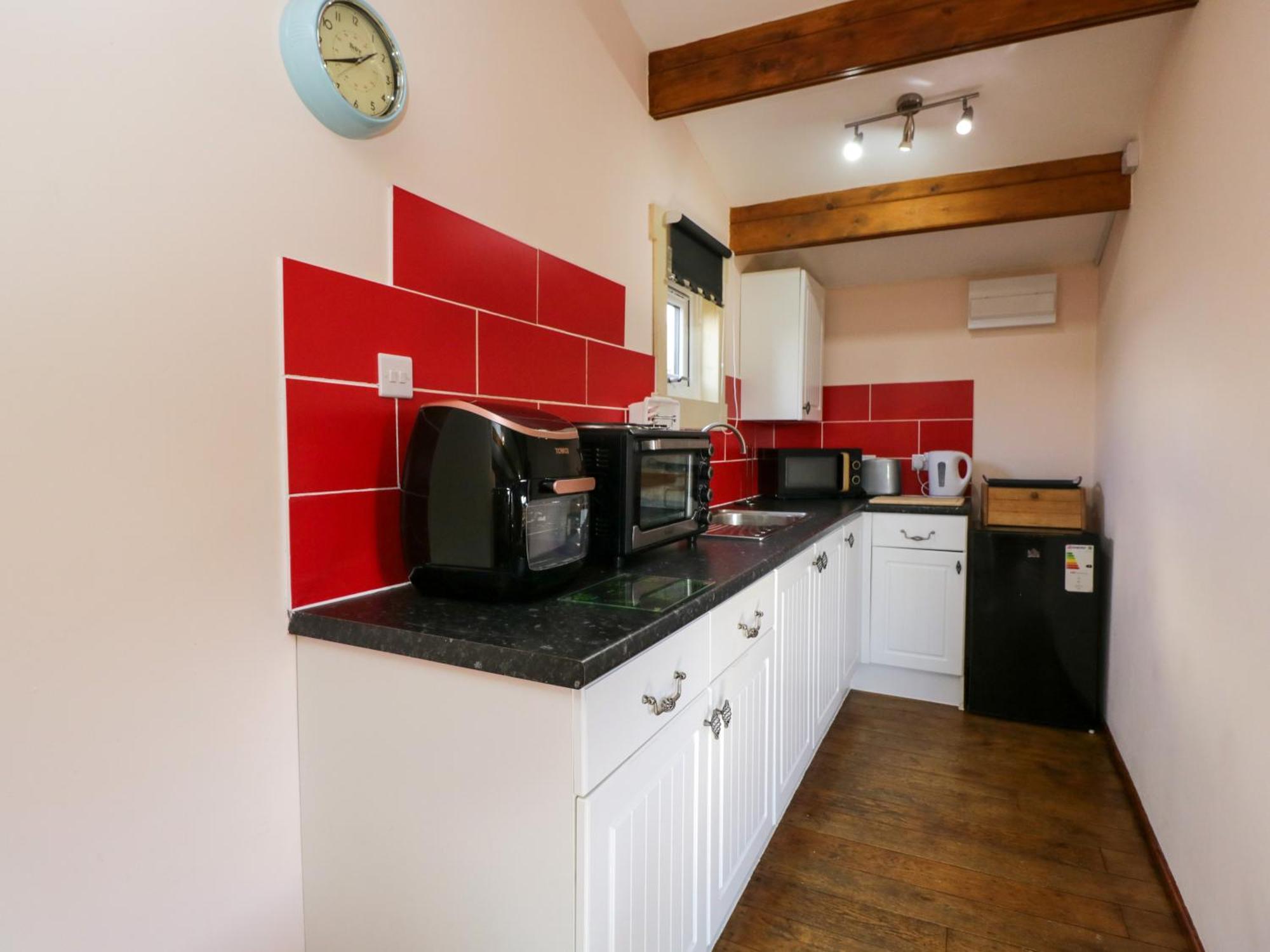The Nook Villa Swindon Bagian luar foto